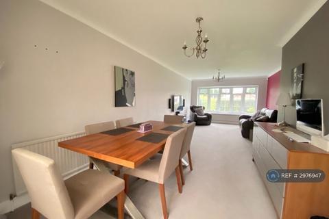 4 bedroom semi-detached house to rent, High Ash Drive, Leeds, LS17