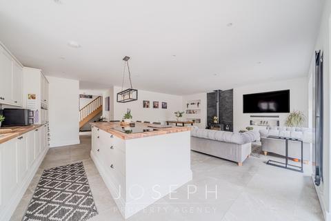 4 bedroom bungalow for sale, Felixstowe Road, Ipswich, IP3