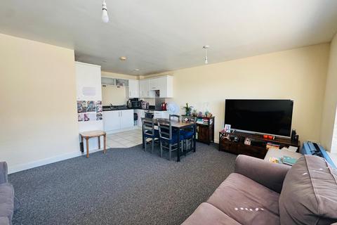 2 bedroom flat to rent, Lanadron Close, Isleworth TW7