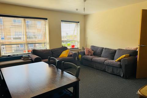 2 bedroom flat to rent, Lanadron Close, Isleworth TW7