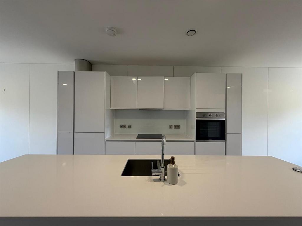 House in Birmingham, Ladywood - More