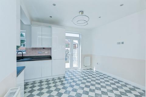 3 bedroom end of terrace house for sale, Hereford Road, Leicester