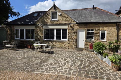 2 bedroom cottage to rent, Burlington Road, Buxton SK17