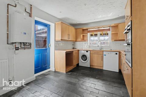 4 bedroom detached house to rent, Thor Drive, Bedford