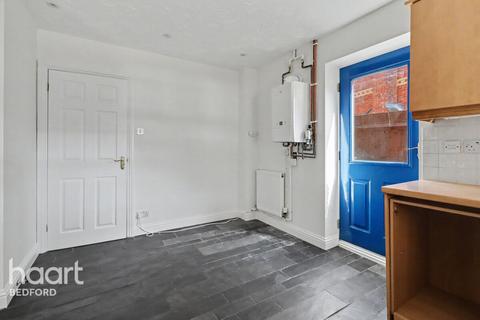 4 bedroom detached house to rent, Thor Drive, Bedford