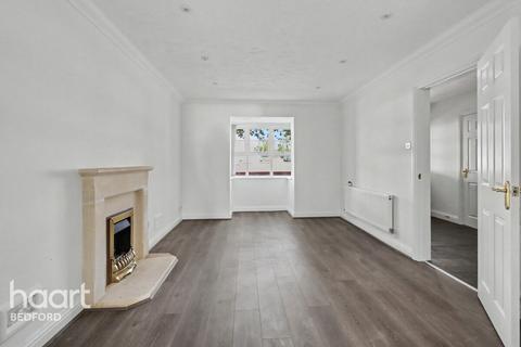 4 bedroom detached house to rent, Thor Drive, Bedford