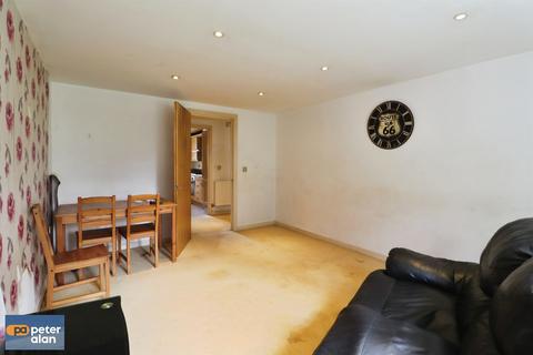 2 bedroom ground floor flat for sale, Vellacott Close, Cardiff