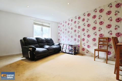 2 bedroom ground floor flat for sale, Vellacott Close, Cardiff
