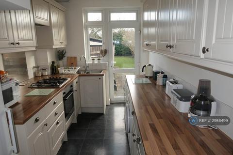 3 bedroom semi-detached house to rent, Sunnymede Avenue, Epsom, KT19