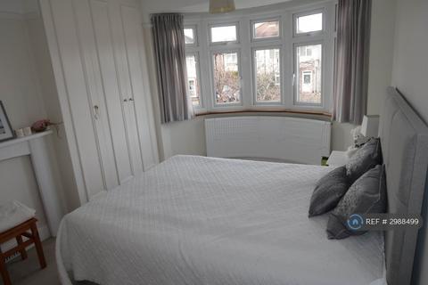 3 bedroom semi-detached house to rent, Sunnymede Avenue, Epsom, KT19