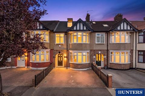 5 bedroom terraced house for sale, Galsworthy Avenue, Chadwell Heath, RM6