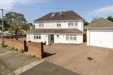 5 bedroom house to rent, Woodcote Avenue, London NW7