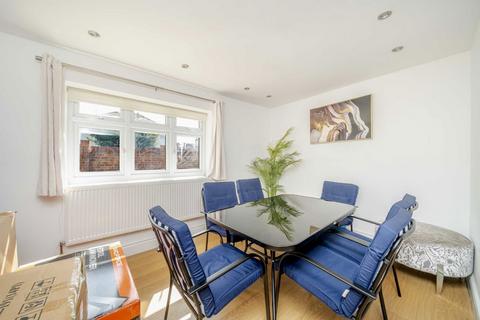 5 bedroom house to rent, Woodcote Avenue, London NW7