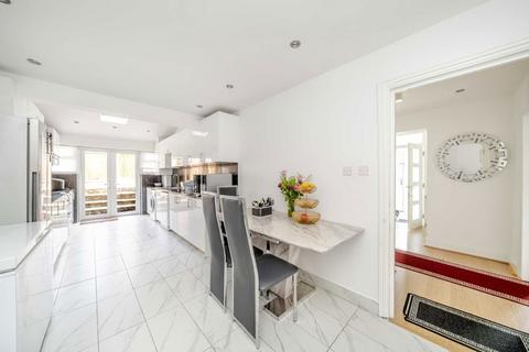 5 bedroom house to rent, Woodcote Avenue, London NW7