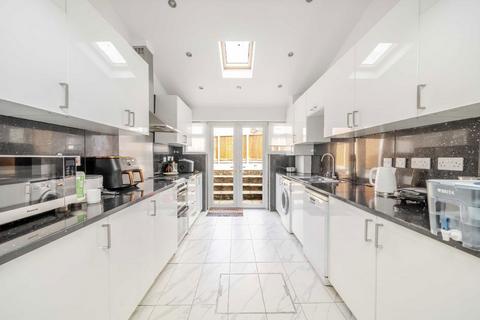 5 bedroom house to rent, Woodcote Avenue, London NW7