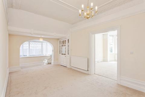 2 bedroom flat for sale, Imperial Avenue, Westcliff-on-Sea, Essex, SS0