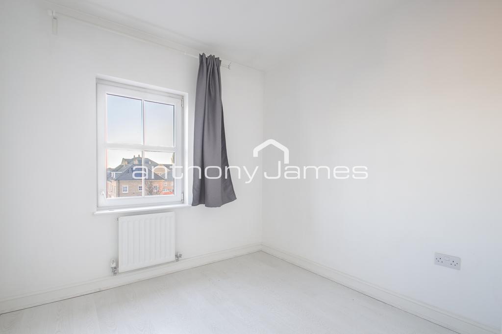 Apartment in Erith - View 5