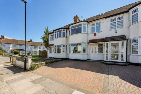4 bedroom terraced house for sale, Pembroke Road - Palmers Green - London - N13