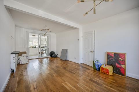 4 bedroom terraced house for sale, Pembroke Road - Palmers Green - London - N13
