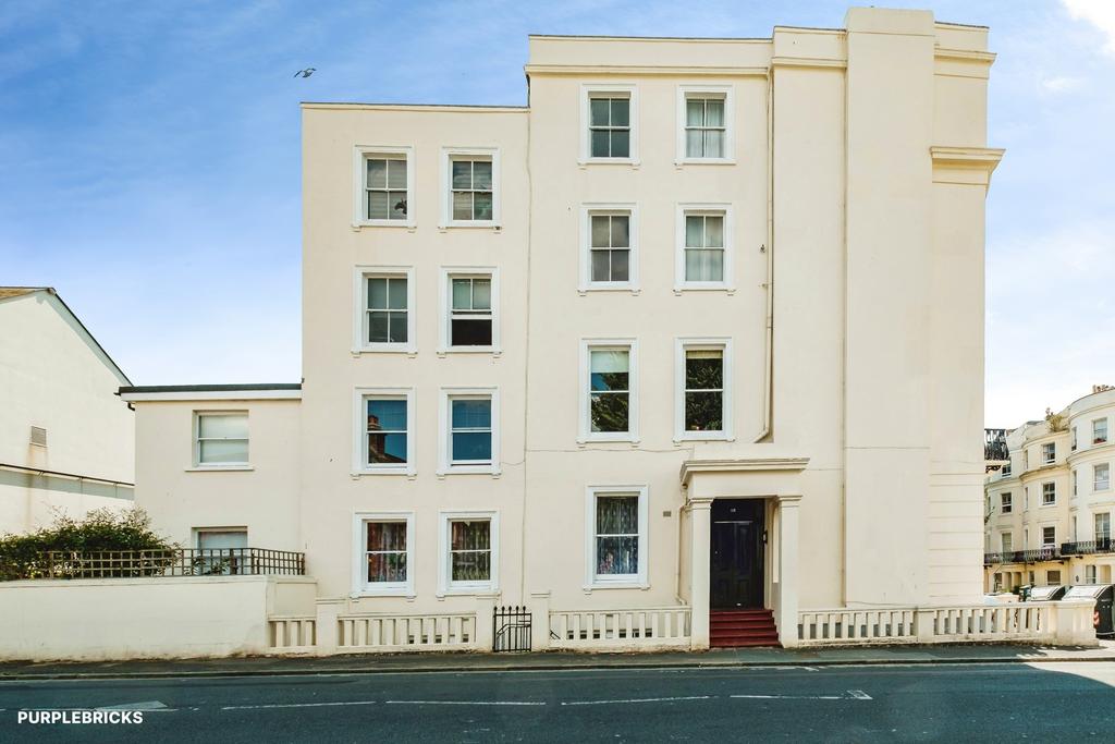 Apartment in Hove, Brunswick - View 2