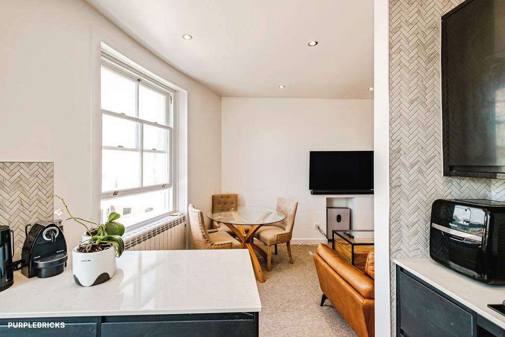 Apartment in Hove, Brunswick - More