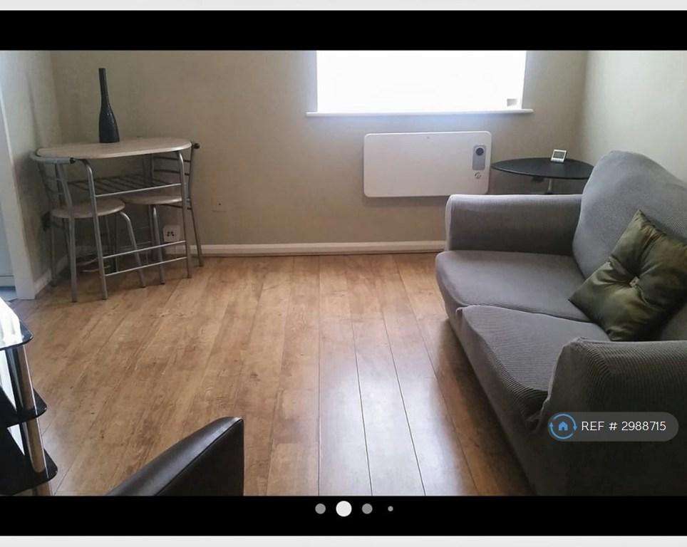 Apartment in Leeds, Warehouse Hill, Lovell Park - View 3