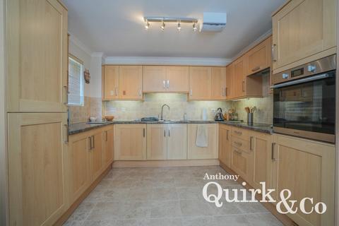 2 bedroom apartment for sale, Hamilton Court, Canvey Island, SS8