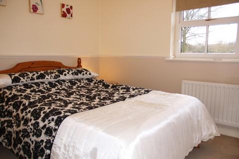 2 bedroom semi-detached house to rent, Great Hockings Lane, Webheath