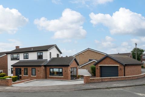 3 bedroom detached house for sale, Hepworth Close, Mirfield