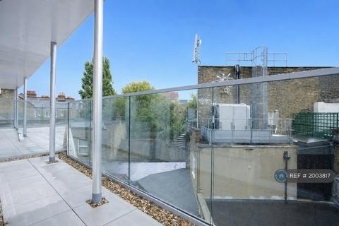 3 bedroom flat to rent, Gauden Road, London, SW4