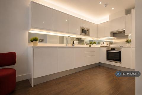 3 bedroom flat to rent, Gauden Road, London, SW4