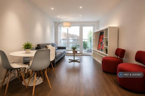 3 bedroom flat to rent, Gauden Road, London, SW4