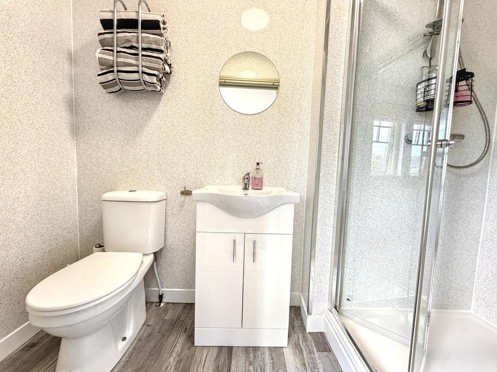 Ensuite to bedroom