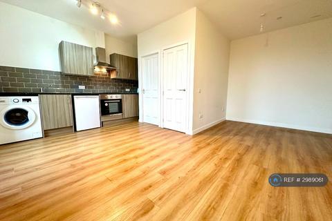 Studio to rent, High Street, Dumbarton, G82