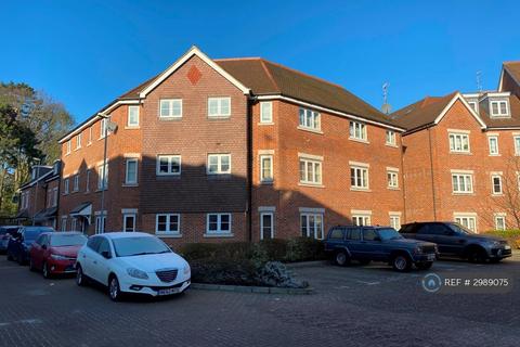 2 bedroom flat to rent, Lockhart Road, Watford, WD17