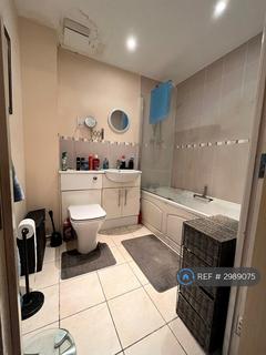 2 bedroom flat to rent, Lockhart Road, Watford, WD17