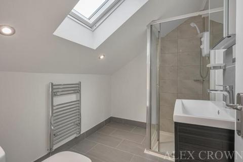 3 bedroom flat for sale, 111B Bathurst Gardens, London, Brent, NW10 5JJ