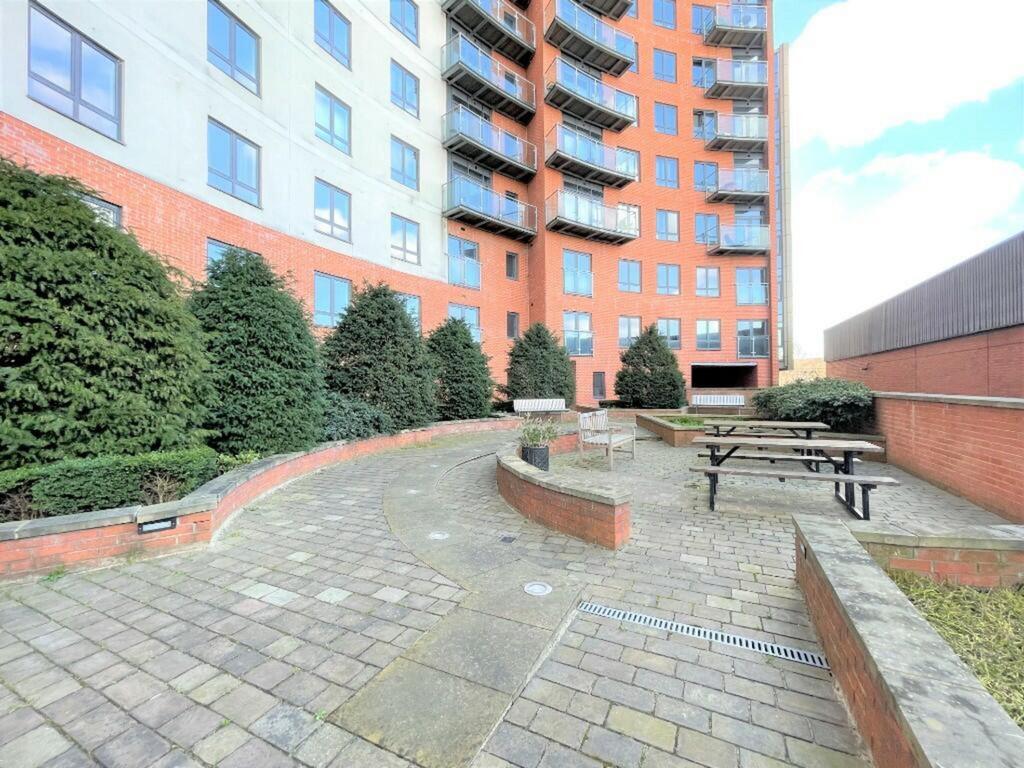 Apartment in Leeds - More