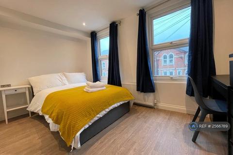 1 bedroom in a house share to rent, Waylen St, Reading, RG1