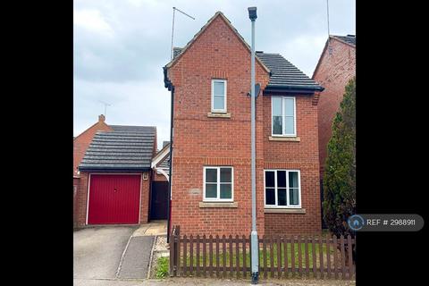 3 bedroom detached house to rent, Edgehill Drive, Daventry, NN11