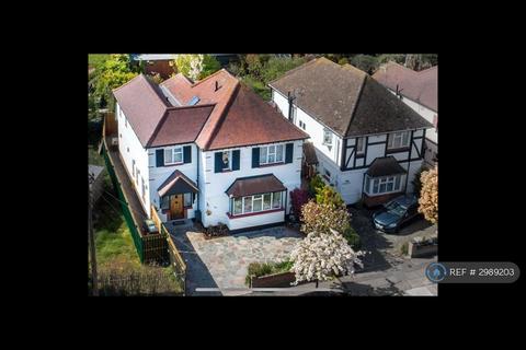 5 bed detached house for rent in Earls Hall Avenue, Southend-On-Sea, SS2