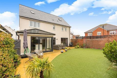 5 bedroom detached house to rent, Alder Wynd, Silsoe, Bedford