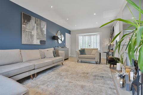 5 bedroom detached house to rent, Alder Wynd, Silsoe, Bedford