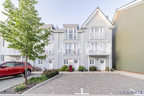 4 bedroom townhouse for sale, Maine Street, Green Park Village, Reading, RG2