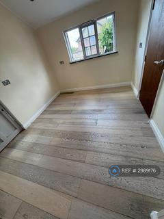 2 bedroom flat to rent, High Road, Chigwell, IG7