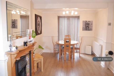 2 bedroom end of terrace house to rent, Lea Crescent, Ruislip, HA4