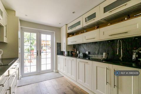 2 bedroom terraced house to rent, Church Lane, Waltham Cross, EN8