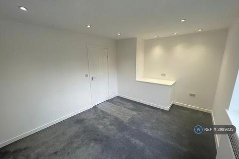 3 bedroom semi-detached house to rent, Catherine Way, Newton-Le-Willows, WA12
