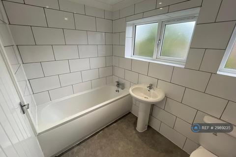 3 bedroom semi-detached house to rent, Catherine Way, Newton-Le-Willows, WA12