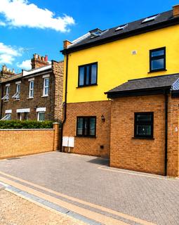 3 bedroom end of terrace house to rent, South Road, Little Heath, Romford, RM6